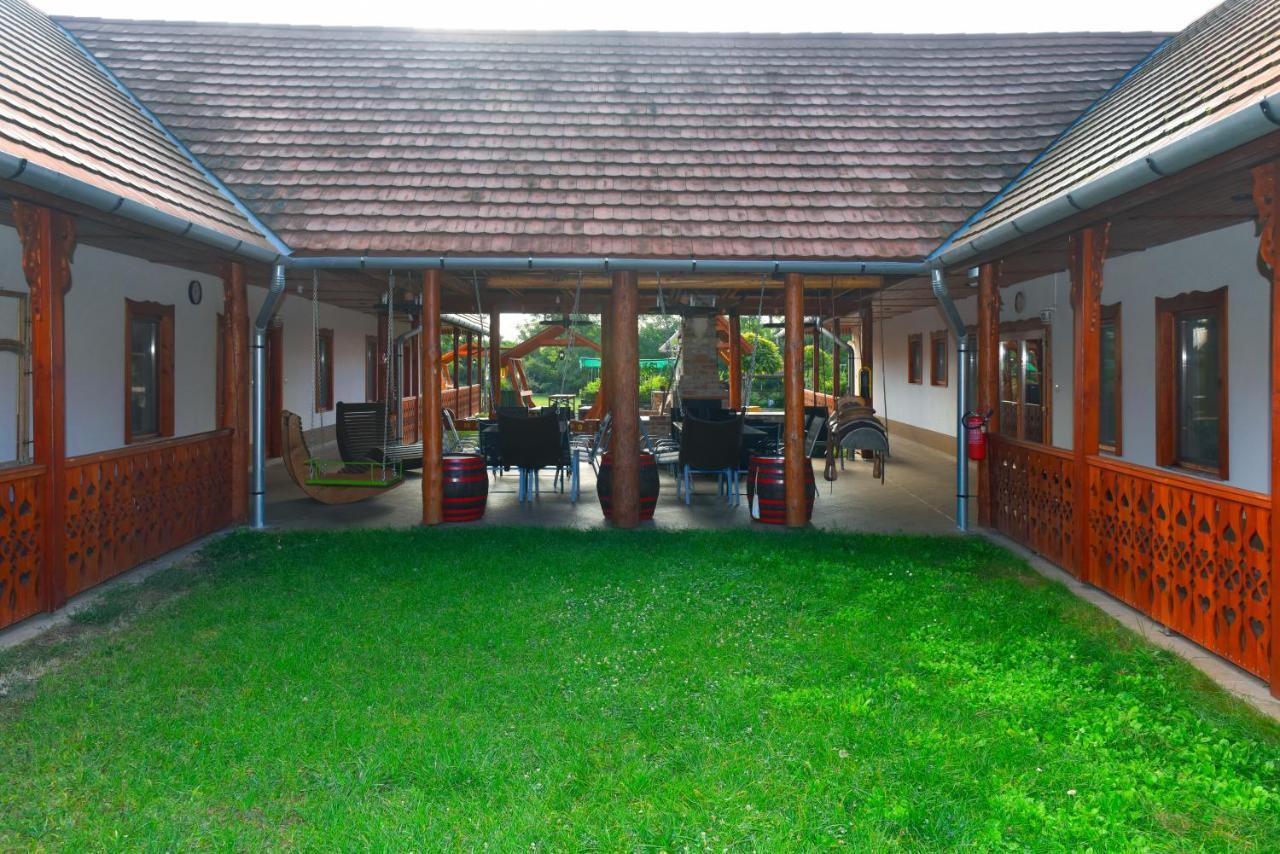 Szegi Nyakiglab Villa מראה חיצוני תמונה